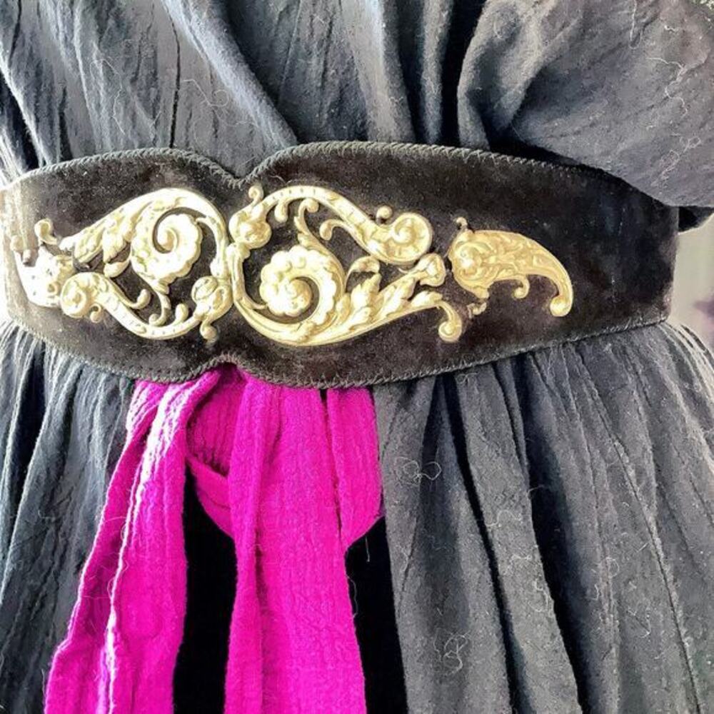 Wide Black Suede Cinch Belt L/XL Baroque Pot Metal Hardware Renaissance Festival